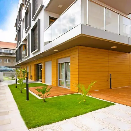 2 Bedroom Cozy In Appartement