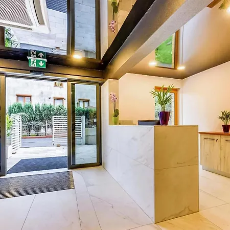 2 Bedroom Cozy In Appartement *