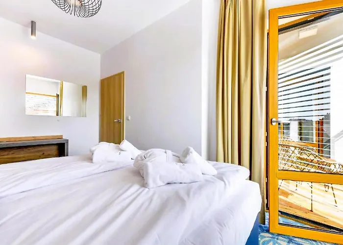 2 Bedroom Gorgeous In Apartament Hel